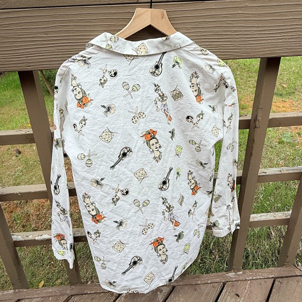 EUC Zara White Poplin Button Down Shirt Shirt with Latin-Themed Print - Picture 4 of 9